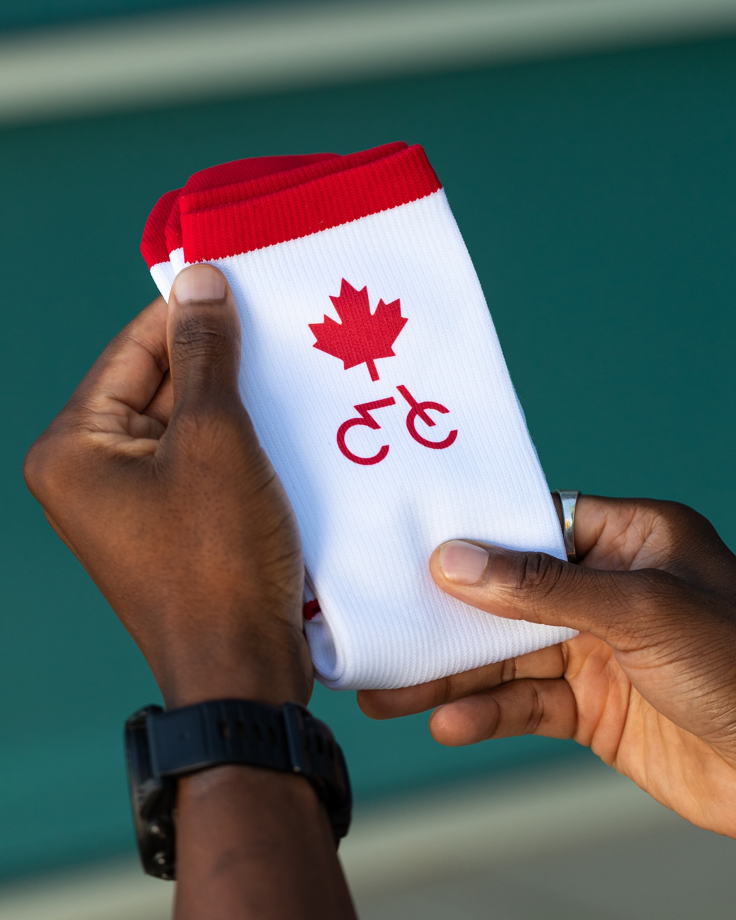 Custom Socks Canada: Minimum Orders, Lead Times, and How Cross-Border Buying Works